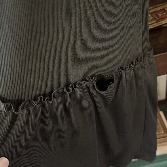 Quarter length black peplum - Picture 4 of 5